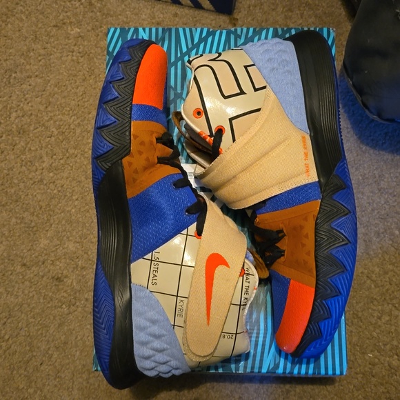Kyrie Irving S1 Hybrid "What The" shoes (Slightly used, Box Included) - Picture 3 of 7